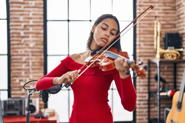 Young African American Woman Musician Playing Violin Music Studio — Stock Photo, Image