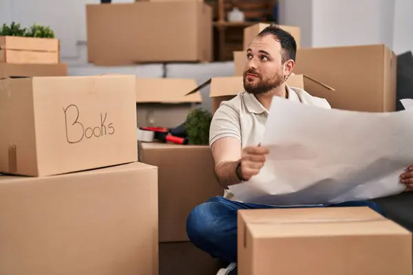 Young Hispanic Man Looking House Plans New Home — Stock Photo, Image