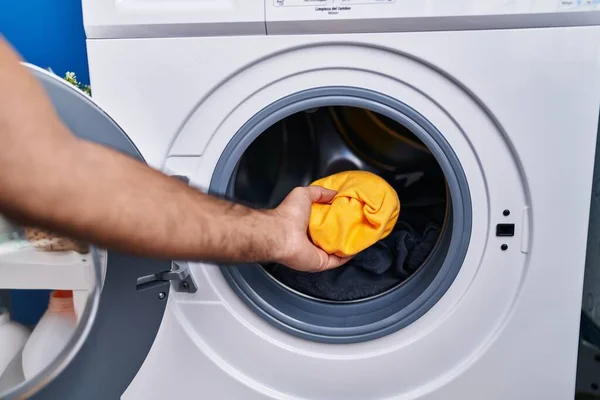 Young Hispanic Man Putting Clothes Washing Machine Laundry Room —  Fotos de Stock