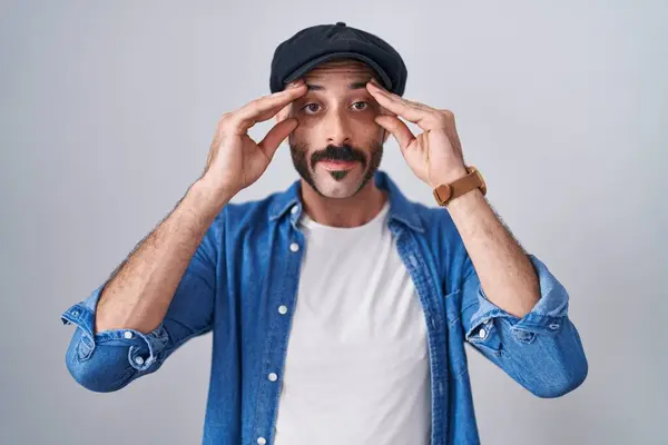 Hispanic Man Beard Standing Isolated Background Trying Open Eyes Fingers — Stock Photo, Image
