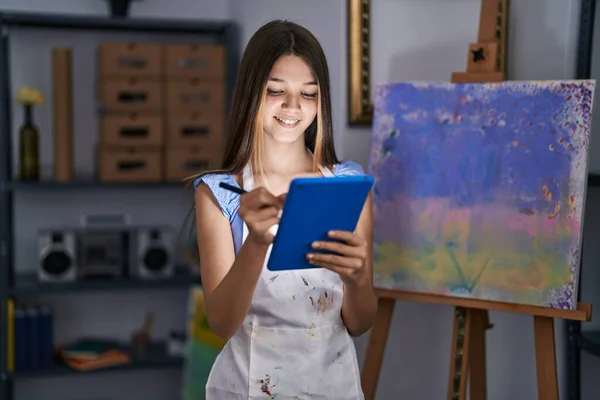 Adorable Girl Artist Using Touchpad Drawing Art Studio — Stock Photo, Image