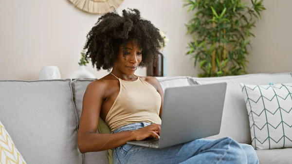 African American Woman Using Laptop Sitting Sofa Home —  Fotos de Stock