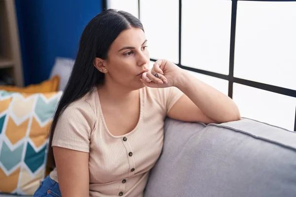 Young Beautiful Hispanic Woman Sitting Sofa Serious Expression Home — Stock Photo, Image