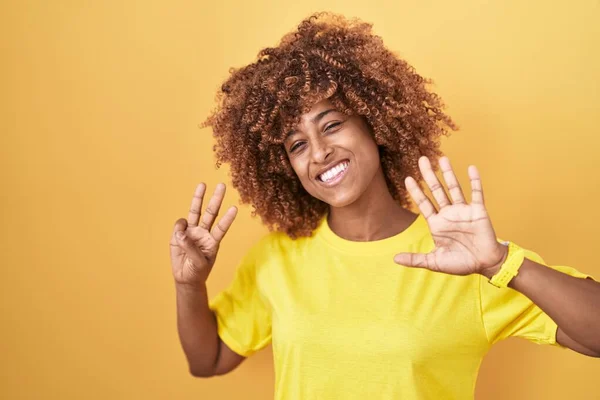 Young Hispanic Woman Curly Hair Standing Yellow Background Showing Pointing — Stock Photo, Image