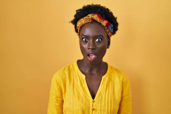 African Young Woman Wearing African Turban Afraid Shocked Surprise Expression — Stock Photo, Image