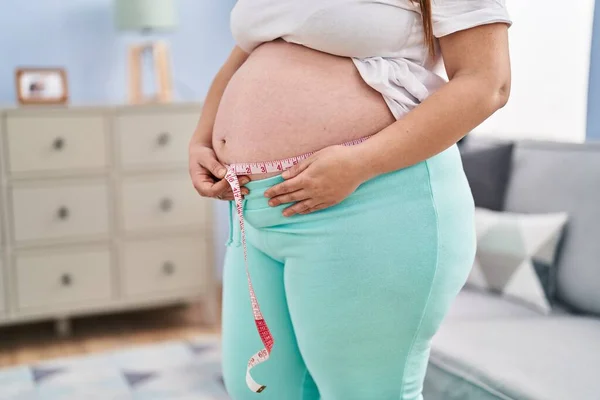 Young Pregnant Woman Measuring Belly Home — Stock fotografie
