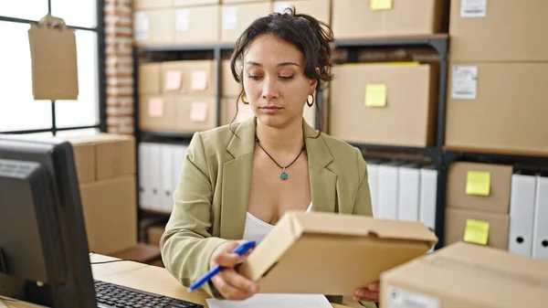 Young Beautiful Hispanic Woman Ecommerce Business Worker Holding Package Office — Stok fotoğraf