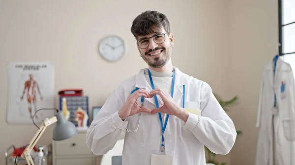 Young Hispanic Man Doctor Smiling Doing Heart Gesture Hands Clinic — Stock Photo, Image