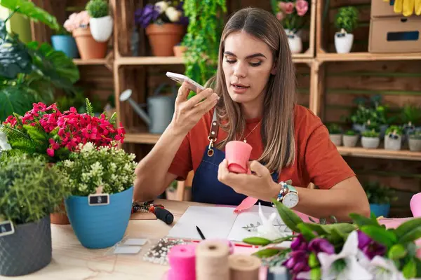 Young Beautiful Hispanic Woman Florist Talking Smartphone Holding Gift Lace — Stock Photo, Image
