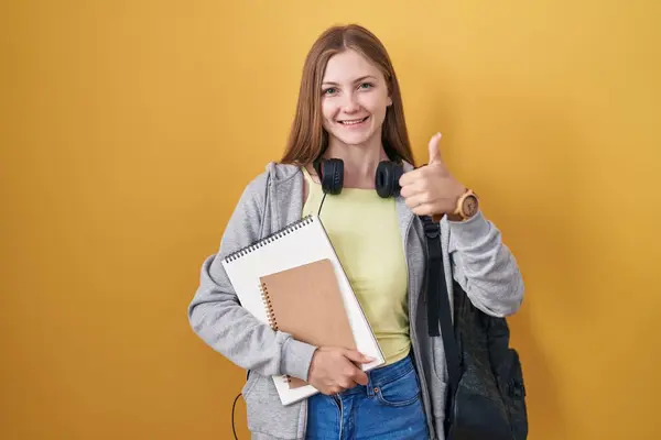 Young Caucasian Woman Wearing Student Backpack Holding Books Doing Happy — Stockfoto