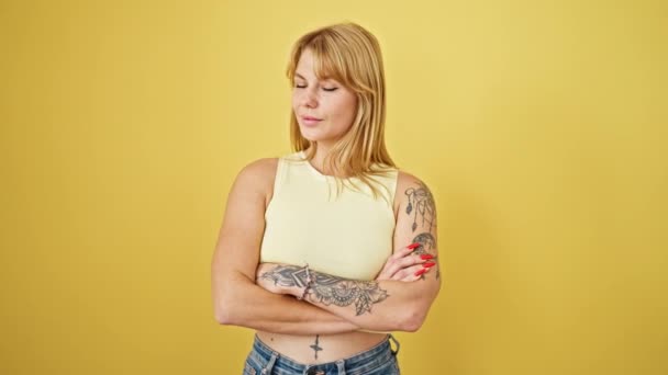 Young Blonde Woman Smiling Confident Standing Isolated Yellow Background — Video Stock