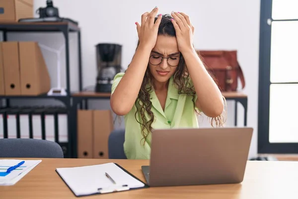 Young Hispanic Woman Working Office Wearing Glasses Suffering Headache Desperate — Stock Photo, Image