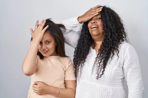 Mother Young Daughter Standing White Background Surprised Hand Head Mistake — Stock Photo, Image