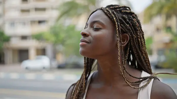 African American Woman Smiling Confident Breathing Street — Zdjęcie stockowe