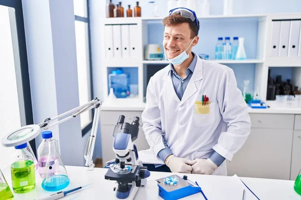 Caucasian Man Working Scientist Laboratory Looking Side Relax Profile Pose — Stock Photo, Image