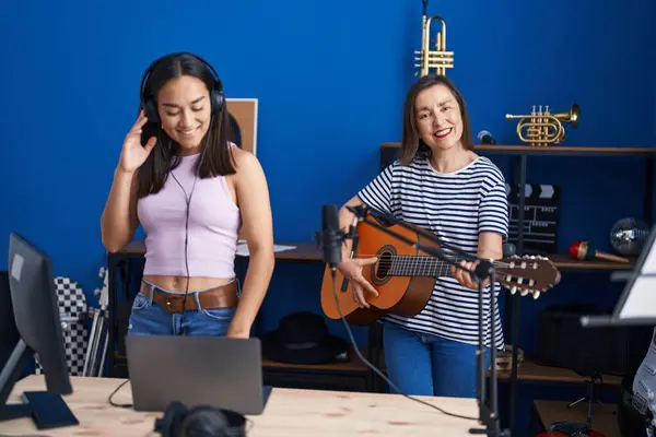 Two Women Musicians Playing Classical Guitar Using Laptp Music Studio —  Fotos de Stock