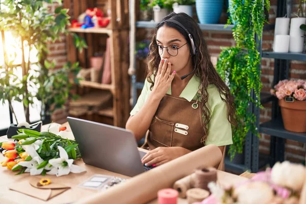 Young Hispanic Woman Working Florist Shop Doing Video Call Covering — Stok fotoğraf