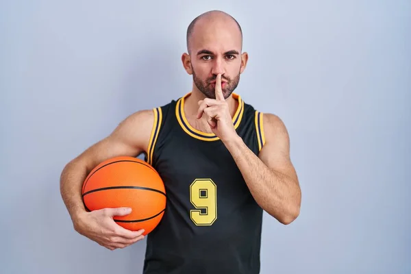 Young Bald Man Beard Wearing Basketball Uniform Holding Ball Asking — Stock Photo, Image