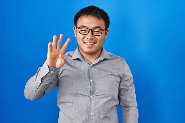 Young Chinese Man Standing Blue Background Showing Pointing Fingers Number — Stock Photo, Image