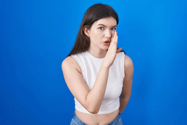 Young Caucasian Woman Standing Blue Background Hand Mouth Telling Secret — Stockfoto