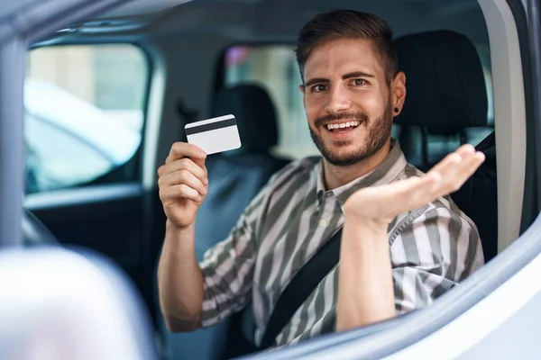 Hispanic Man Beard Driving Car Holding Credit Card Celebrating Achievement — Stock Photo, Image