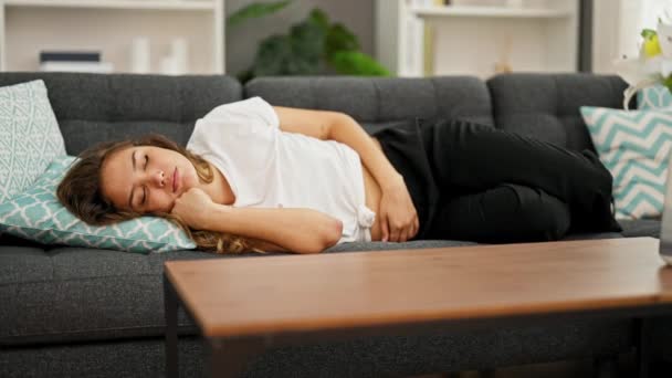 Young Beautiful Hispanic Woman Lying Sofa Sleeping Home — Stok video