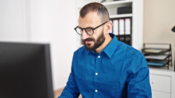 Young Hispanic Man Business Worker Using Computer Working Office — Vídeos de Stock