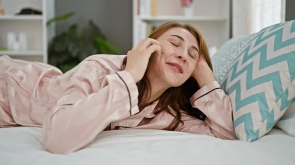 Young Woman Talking Smartphone Lying Bed Bedroom — Vídeo de Stock