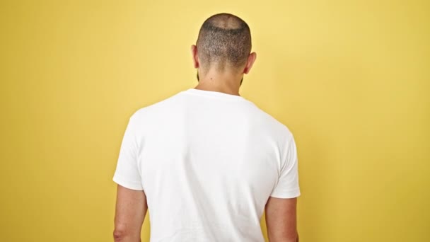 Young Hispanic Man Smiling Confident Standing Isolated Yellow Background — Stockvideo