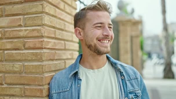 Young Caucasian Man Smiling Confident Looking Side Street — 图库视频影像