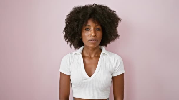 African American Woman Standing Serious Expression Saying Finger Isolated Pink — Stock Video