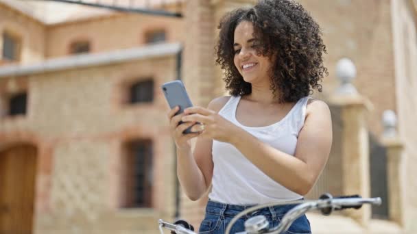 Young Beautiful Hispanic Woman Looking Destination Smartphone Riding Bike Street — Stock Video