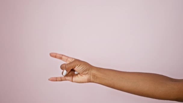 Africano Americano Mulher Fazendo Chifres Gesto Com Mãos Sobre Isolado — Vídeo de Stock