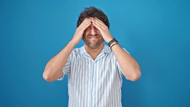 Young Hispanic Man Suffering Headache Isolated Blue Background — Stock Video