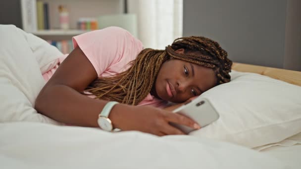 African American Woman Using Smartphone Lying Bed Bedroom — Stok video