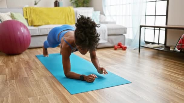 Afro Américaine Femme Formation Abs Exercice Maison — Video