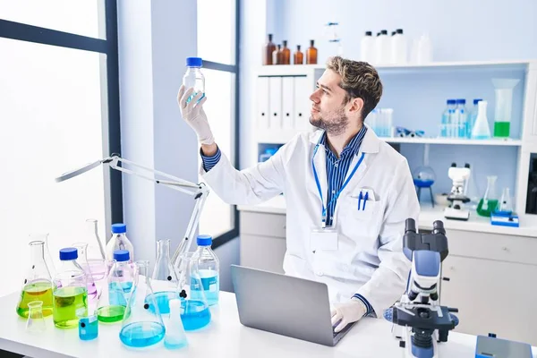 Young Man Scientist Using Laptop Holding Bottle Laboratory — Stock Photo, Image