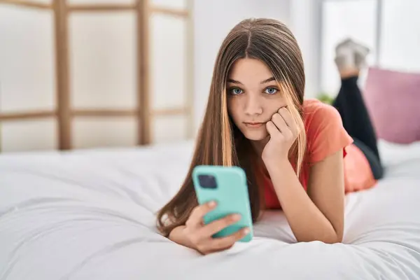 Adorable Girl Using Smartphone Lying Bed Bedroom — 图库照片