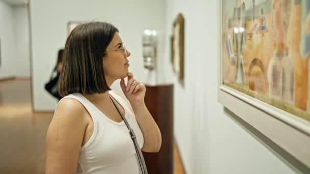 Joven Mujer Hispana Hermosa Visitando Galería Arte Museo Albertina Viena — Vídeos de Stock