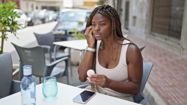 African American Woman Wearing Earphones Sitting Table Coffee Shop Terrace — Stock Video