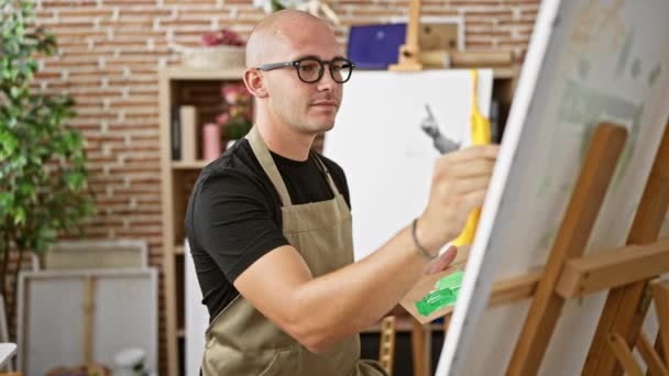 Young Hispanic Man Artist Smiling Confident Drawing Art Studio — Video Stock