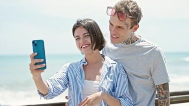 Çok güzel bir eşleşme. Sahilde görüntülü görüşme.