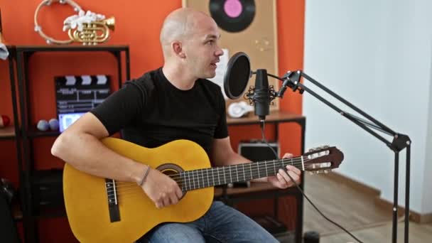 Young Hispanic Man Musician Singing Song Playing Classical Guitar Music — Vídeos de Stock