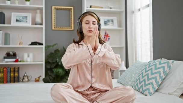 Young Woman Doing Yoga Exercise Listening Music Bedroom — Stock Video
