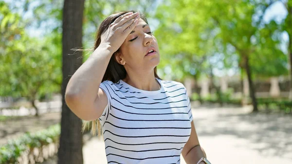 Middle Eastern Woman Suffering Hot Weather Park — Stock Photo, Image