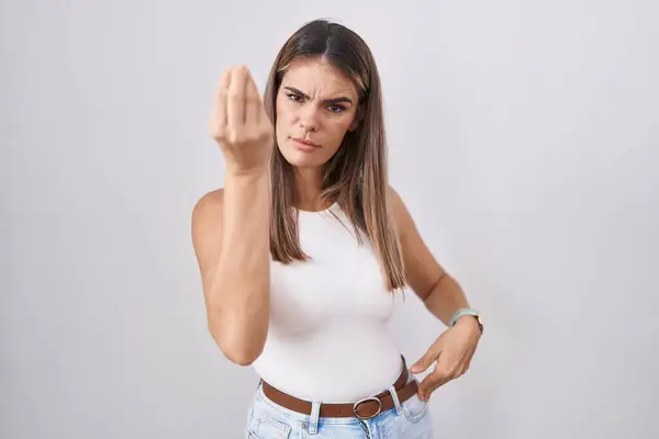 Mujer Joven Hispana Pie Sobre Fondo Blanco Haciendo Gesto Italiano — Foto de Stock
