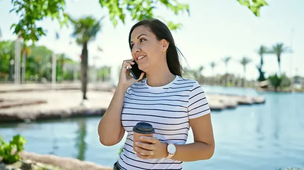 Middle Eastern Woman Speaking Phone Seaside — Stock Photo, Image