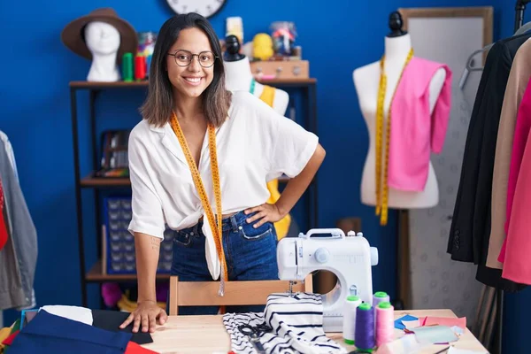 Young Hispanic Woman Tailor Smiling Confident Standing Sewing Studio — Stock Photo, Image