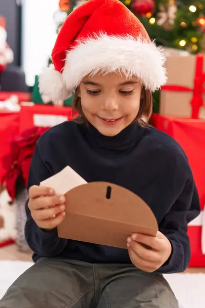 Adorable Niño Hispano Poniendo Carta Santa Claus Sobre Sentado Junto —  Fotos de Stock