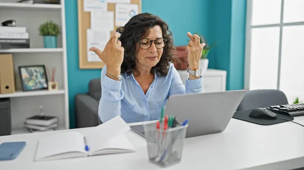 Middle Age Hispanic Woman Business Worker Using Laptop Crossing Fingers — Stock Photo, Image